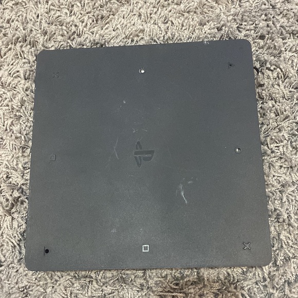 playstation 4 slim with two controllers 500gb
